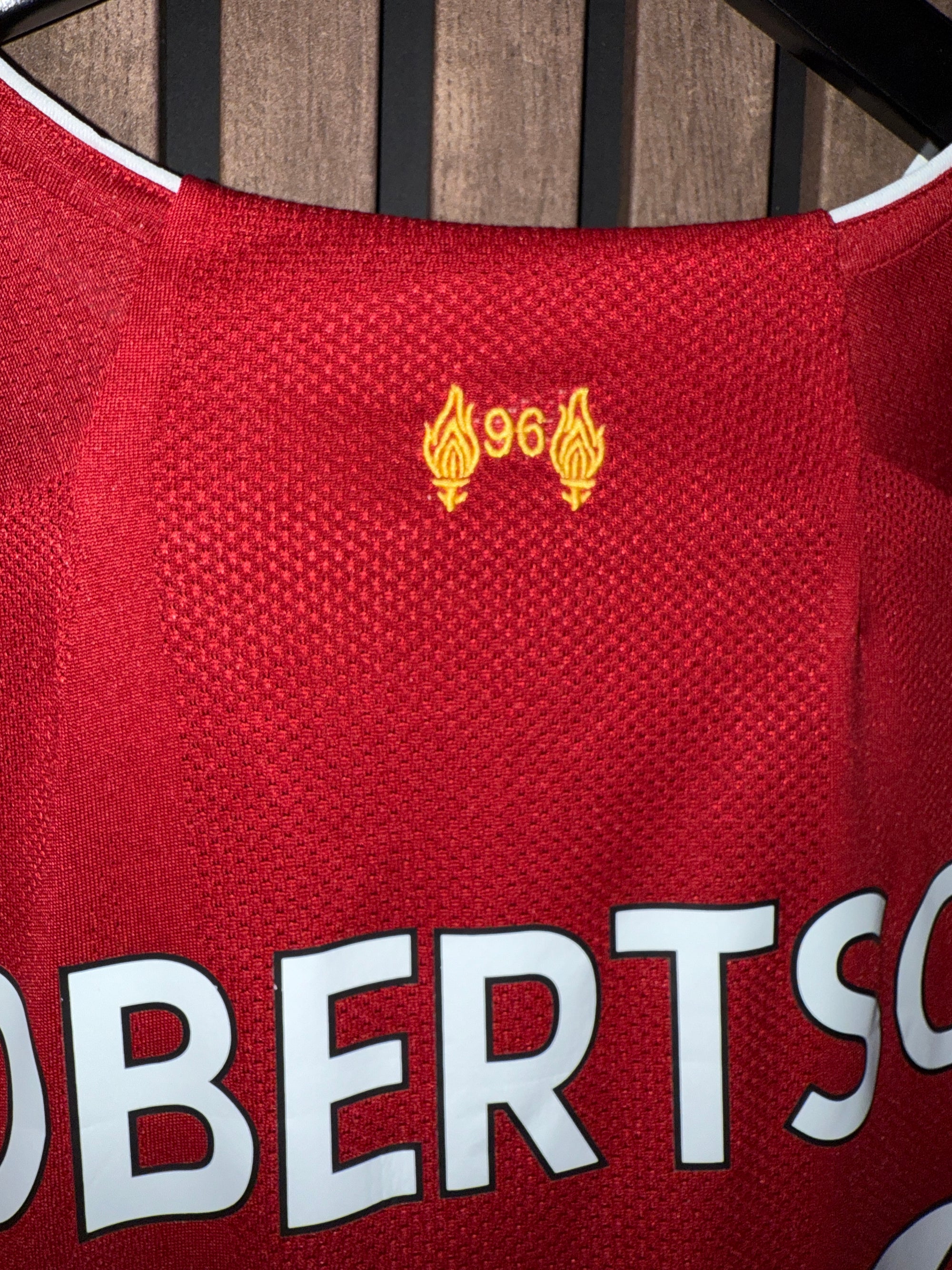 LIVERPOOL - ANDY ROBERTSON - SIGNERT DRAKT MED EKTEHETSBEVIS/COA