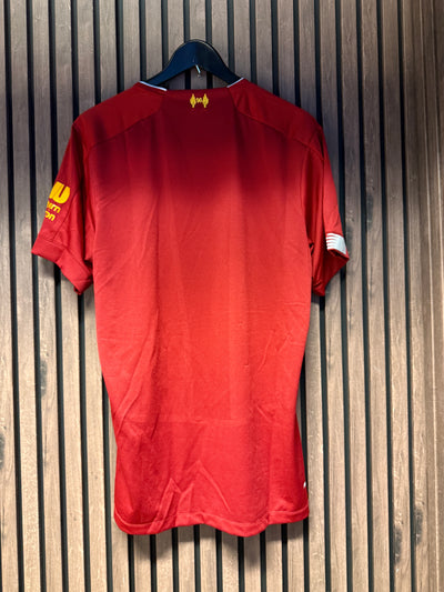 LIVERPOOL - XHERDAN SHAQUIRI - SIGNERT DRAKT MED EKTEHETSBEVIS/COA