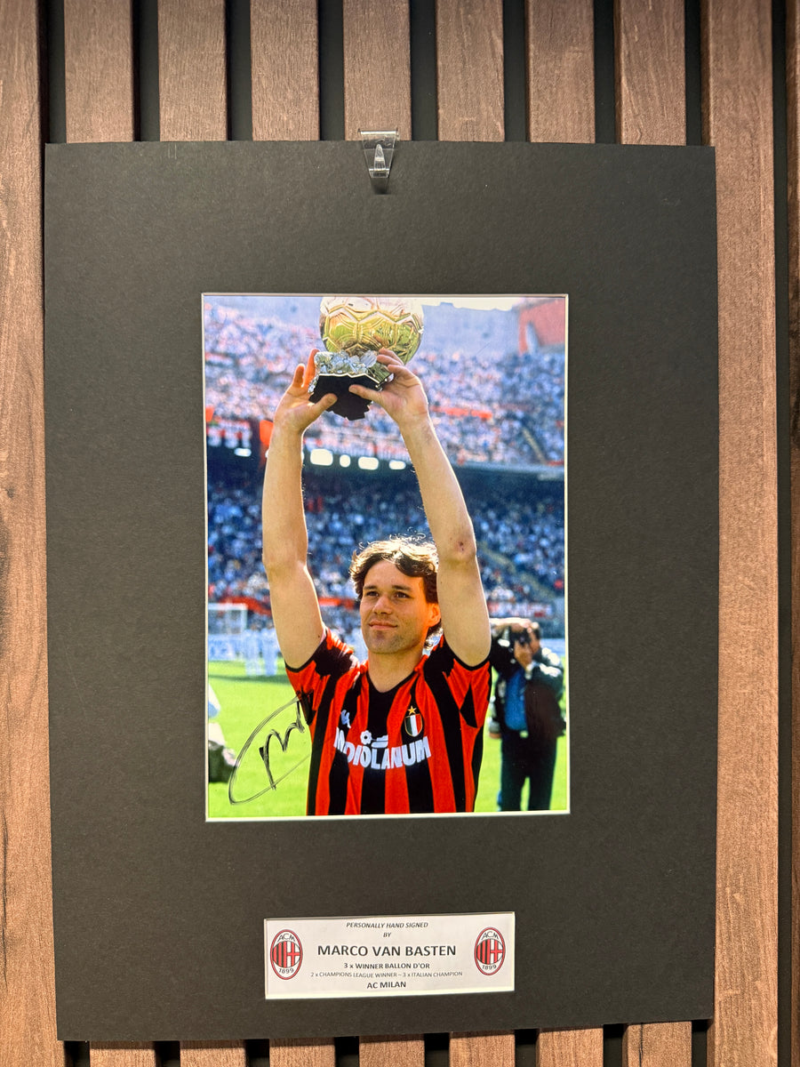 MARCO VAN BASTEN - SIGNERT BILDE MED EKTEHETSBEVIS/COA