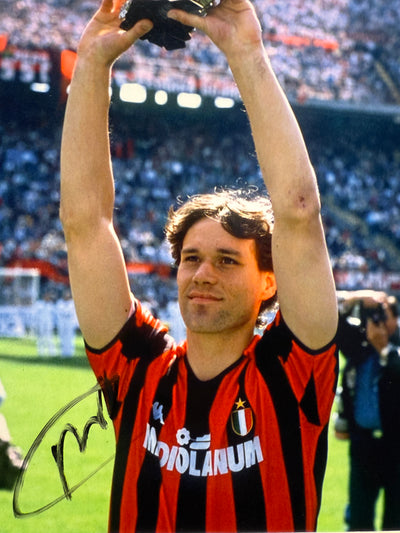 MARCO VAN BASTEN - SIGNERT BILDE MED EKTEHETSBEVIS/COA