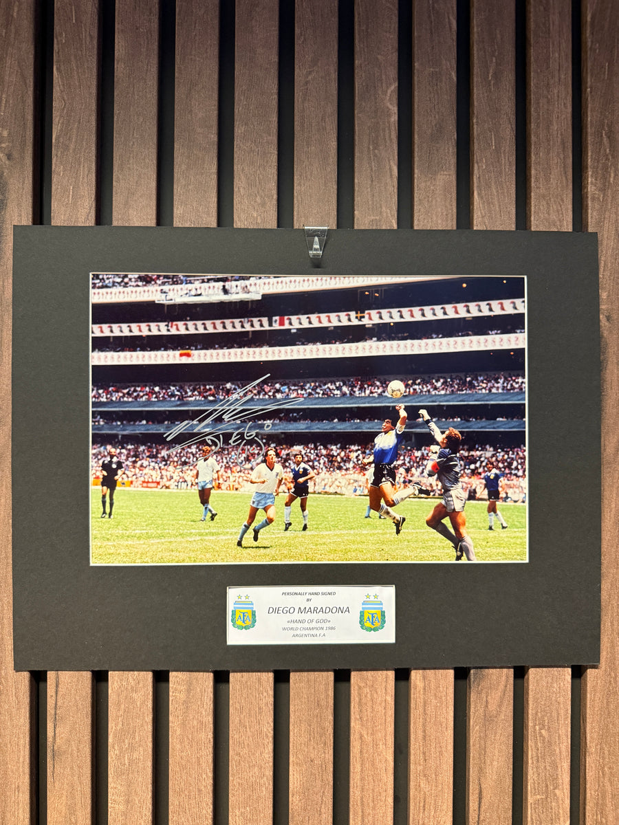 DIEGO MARADONA - SIGNERT BILDE MED EKTEHETSBEVIS/COA
