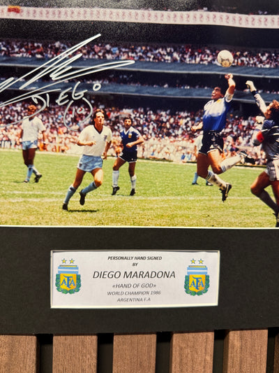 DIEGO MARADONA - SIGNERT BILDE MED EKTEHETSBEVIS/COA