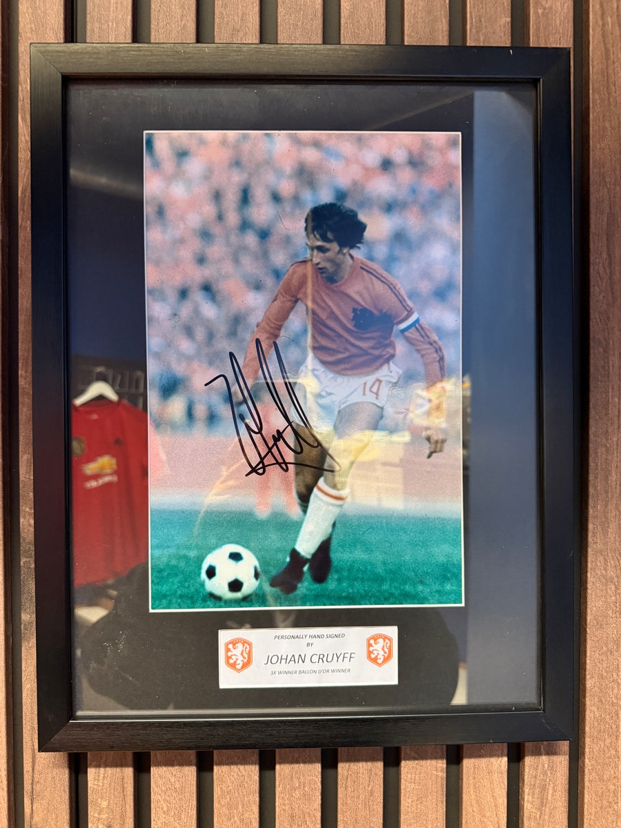 JOHAN CRUYFF - SIGNERT BILDE MED EKTEHETSBEVIS/COA