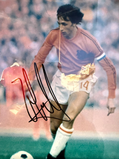 JOHAN CRUYFF - SIGNERT BILDE MED EKTEHETSBEVIS/COA