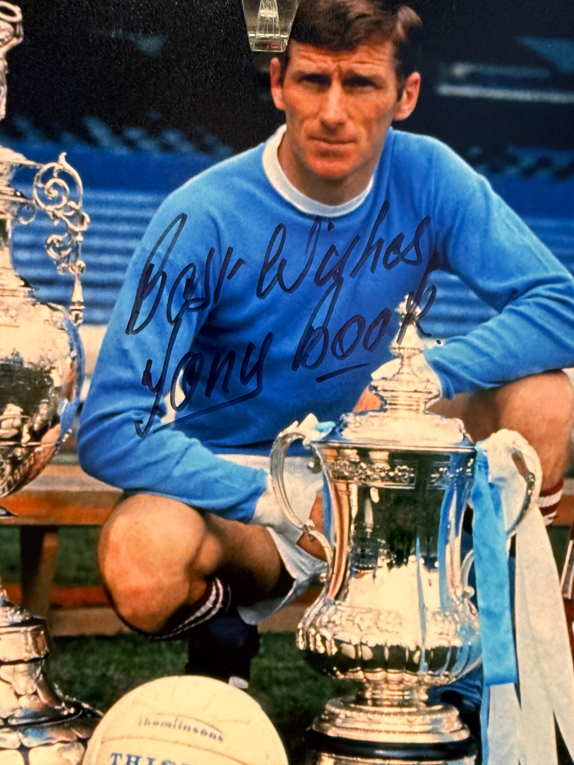 MANCHESTER CITY - TONY BOOK - SIGNERT BILDE MED EKTEHETSBEVIS/COA