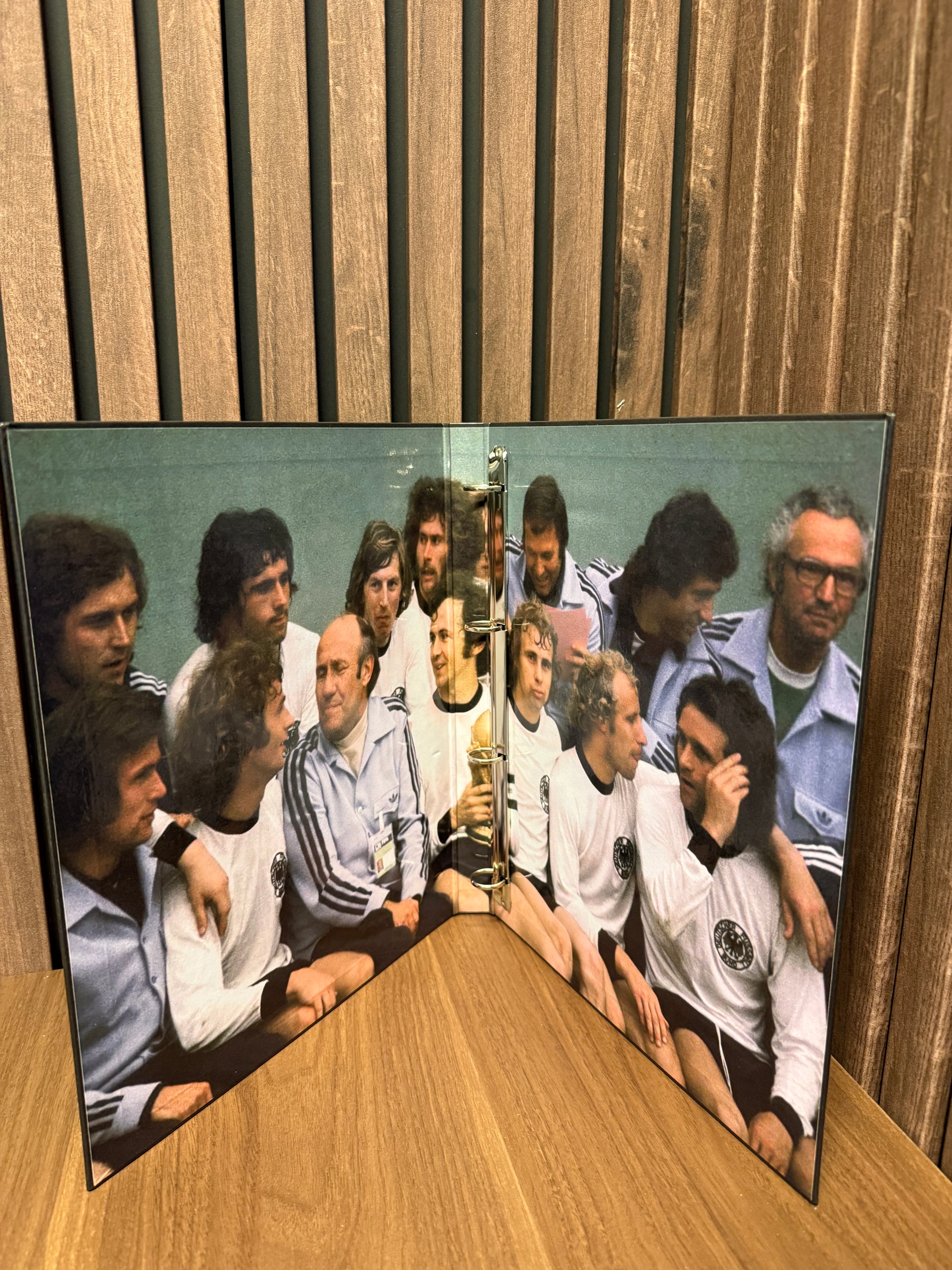 SAMLEPERMER SOM TAR FOR SEG VM 1970, 1974, 1978, 1982, 1986, 1990 OG EM 1984, 1988