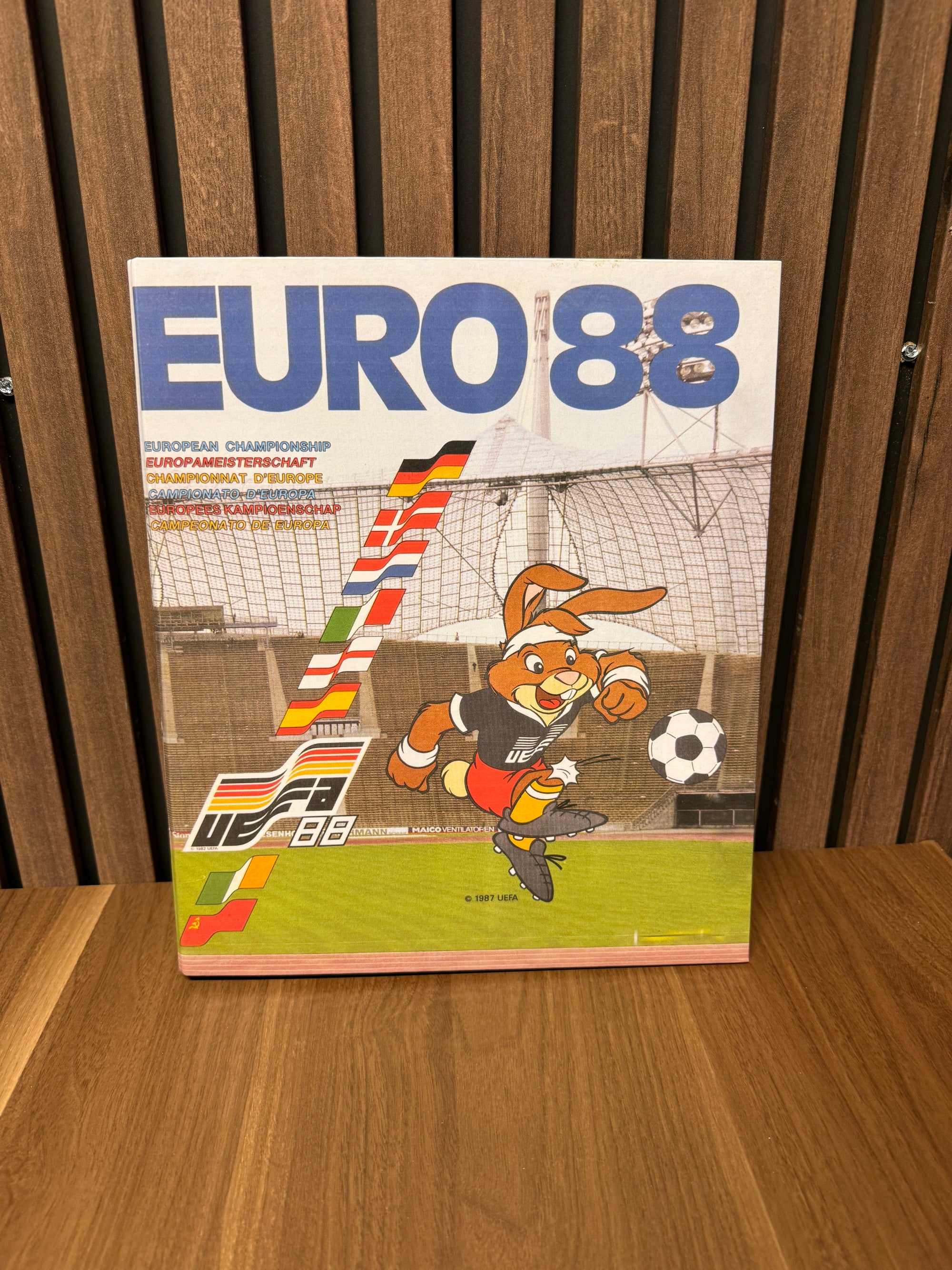 SAMLEPERMER SOM TAR FOR SEG VM 1970, 1974, 1978, 1982, 1986, 1990 OG EM 1984, 1988