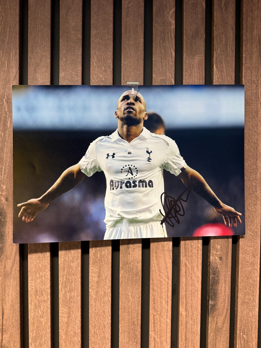 TOTTENHAM HOTSPUR - JERMAINE DEFOE - SIGNERT BILDE MED EKTEHETSBEVIS/COA