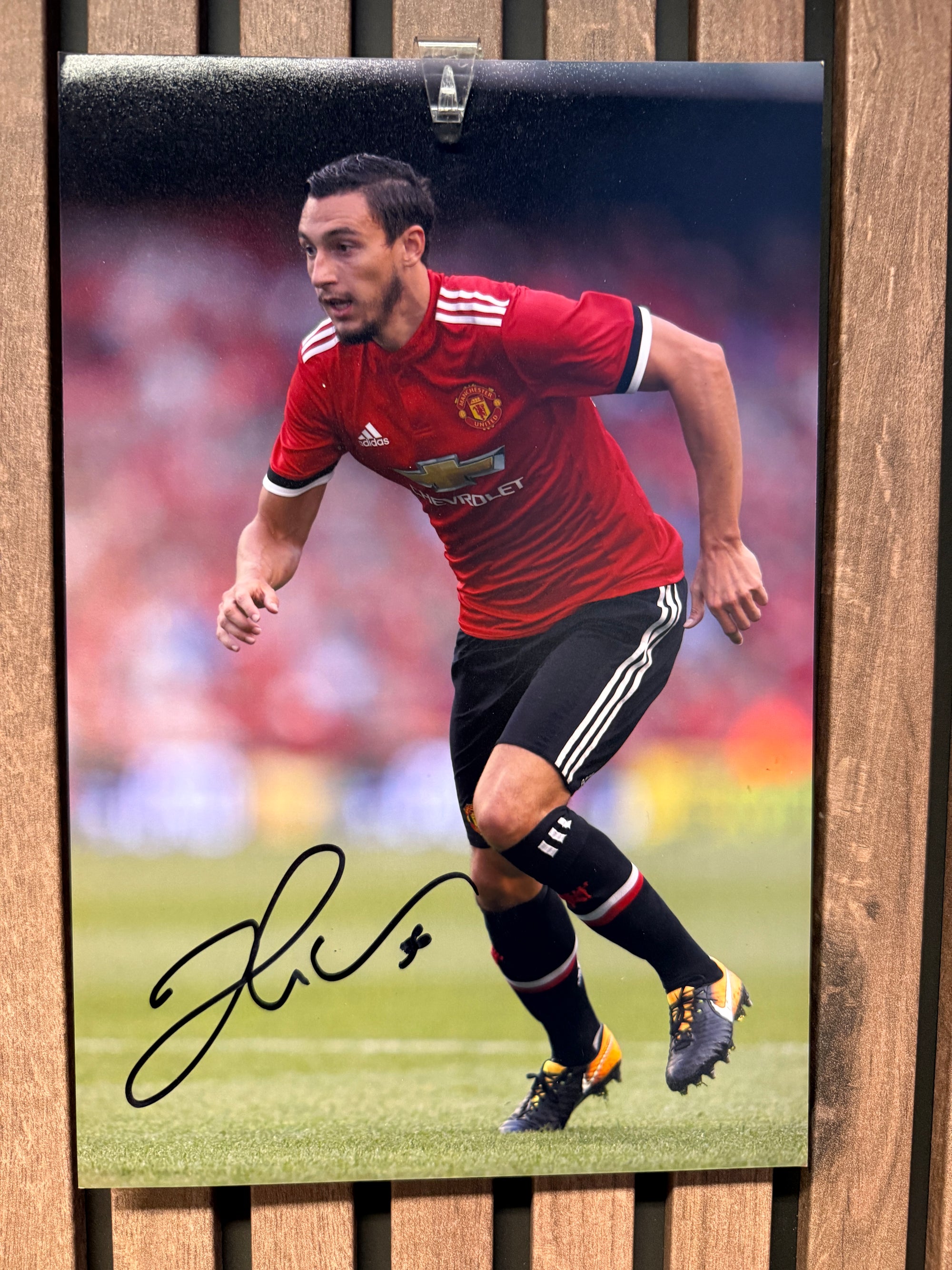 MANCHESTER UNITED - MATTEO DARMIAN - SIGNERT BILDE MED EKTEHETSBEVIS/COA