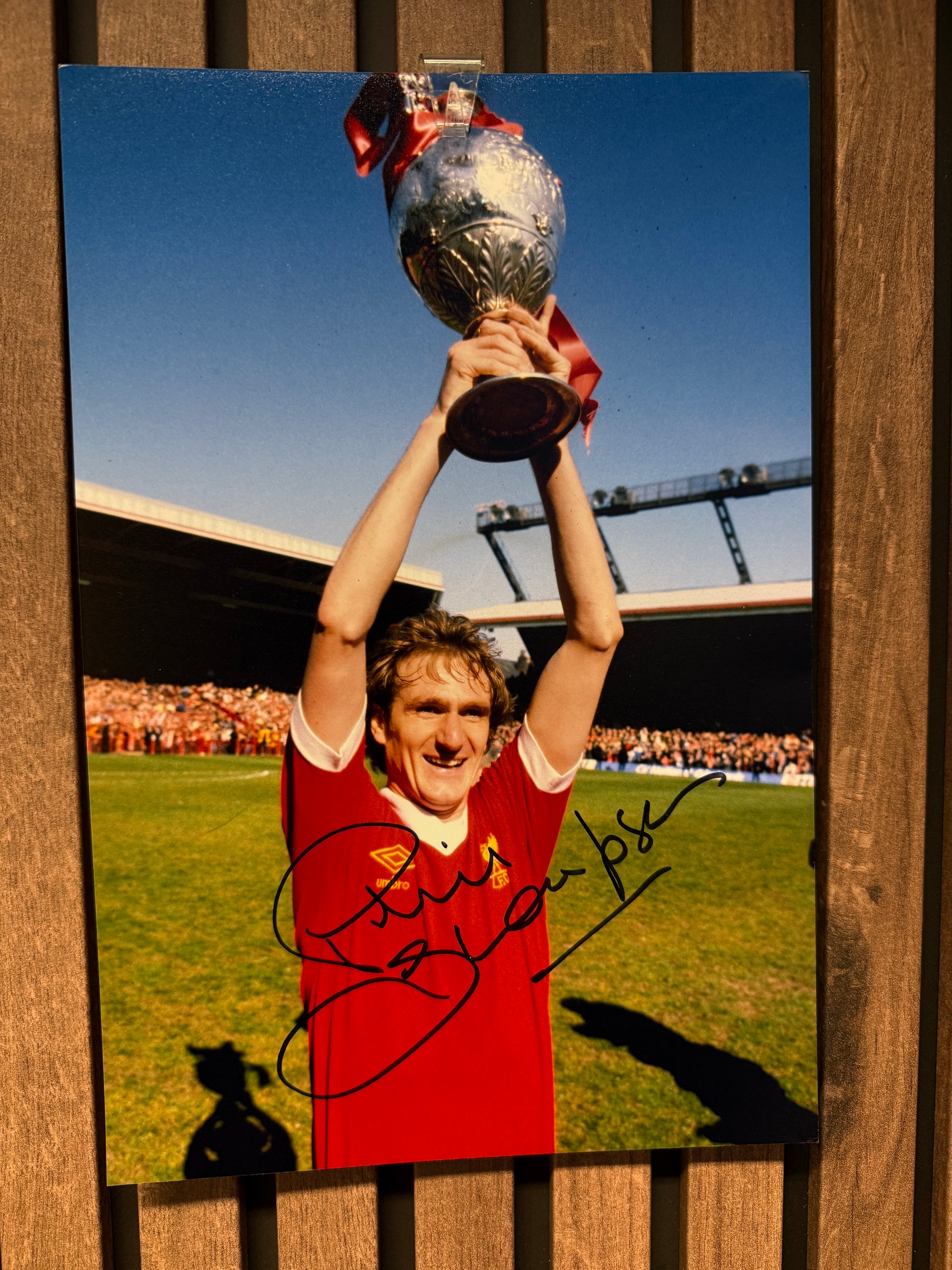 LIVERPOOL - PHIL THOMPSON - SIGNERT BILDE MED EKTEHETSBEVIS/COA