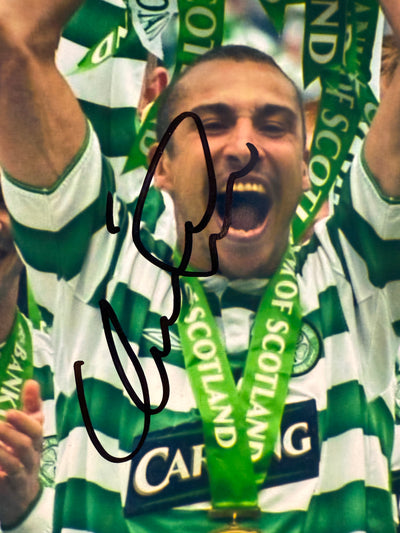 CELTIC - HENRIK LARSSON - SIGNERT BILDE MED EKTEHETSBEVIS/COA