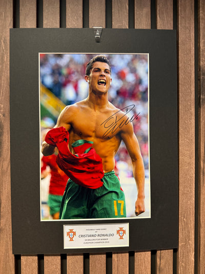 CRISTIANO RONALDO - SIGNERT BILDE MED EKTEHETSBEVIS/COA