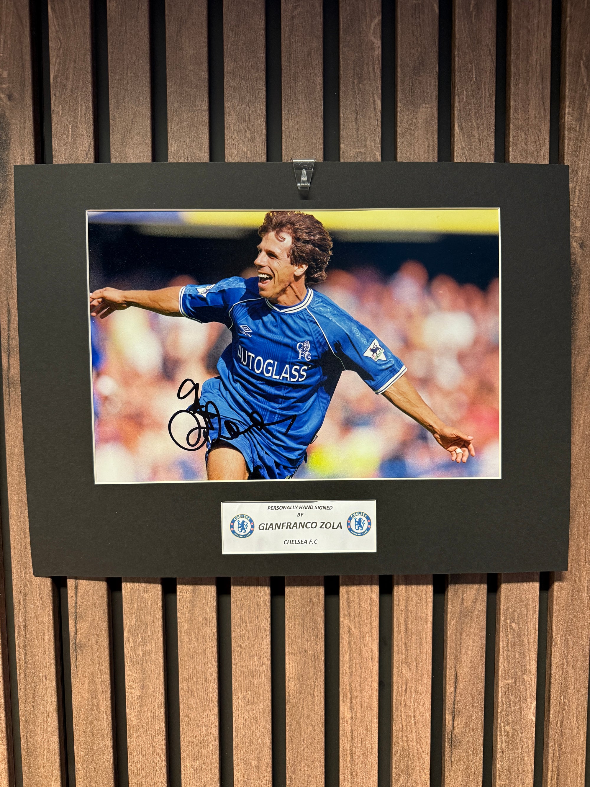 GIANFRANCO ZOLA - SIGNERT BILDE MED EKTEHETSBEVIS/COA