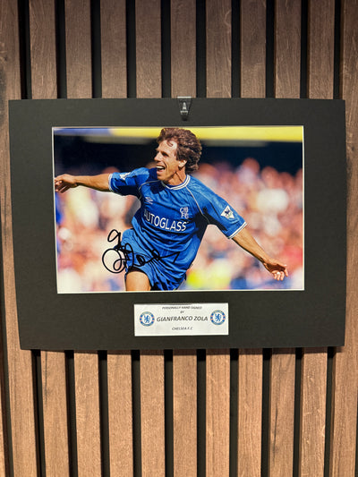 GIANFRANCO ZOLA - SIGNERT BILDE MED EKTEHETSBEVIS/COA