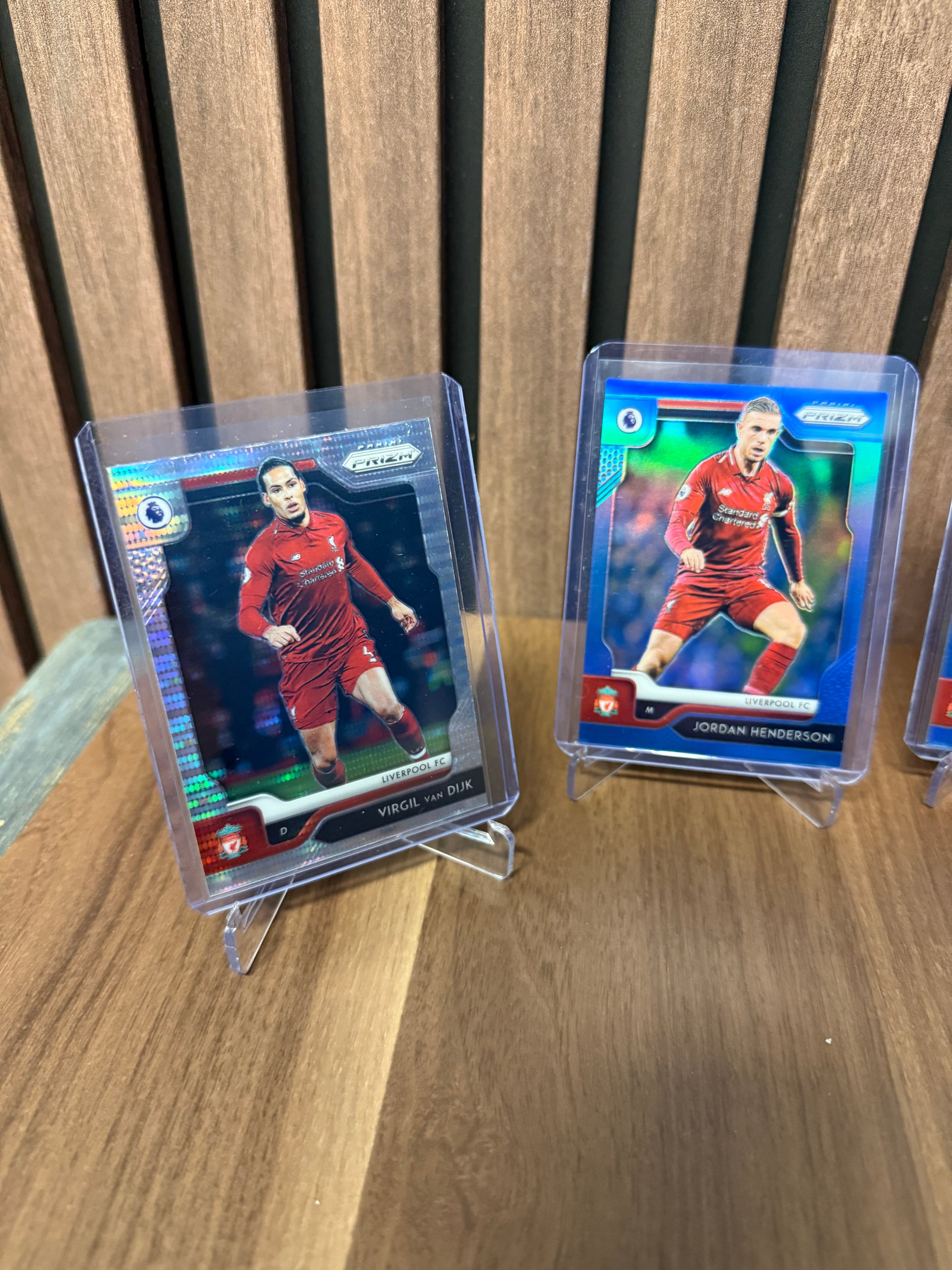 LIVERPOOL - LOT - PANINI PRIZM 2019/20 - 2 NUMMERERTE OG 2 PARALLELLER