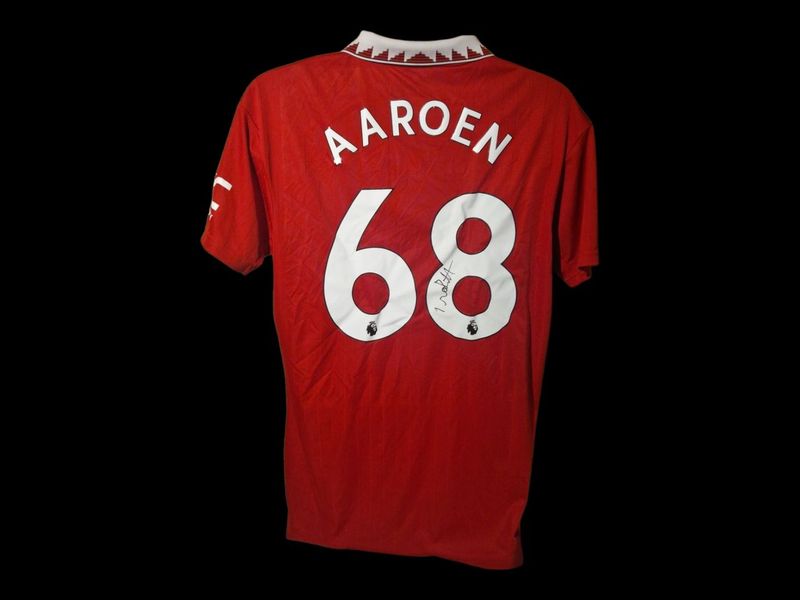 ISAK HANSEN AAROEN - SIGNERT DRAKT MED EKTEHETSBEVIS/COA