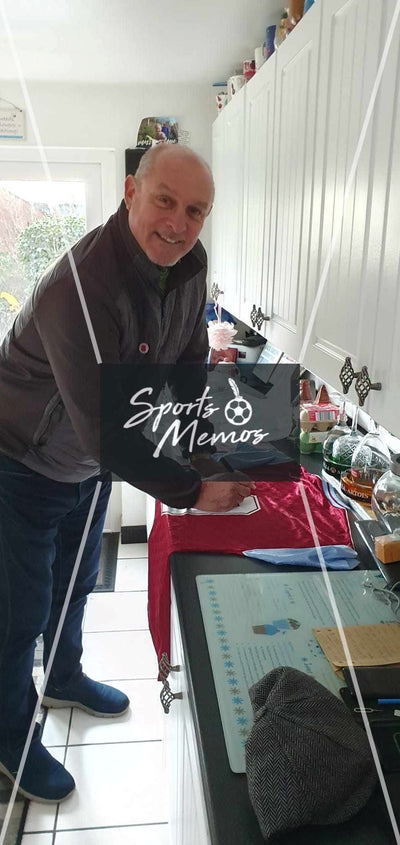JIMMY QUINN - SIGNERT DRAKT MED EKTEHETSBEVIS/COA