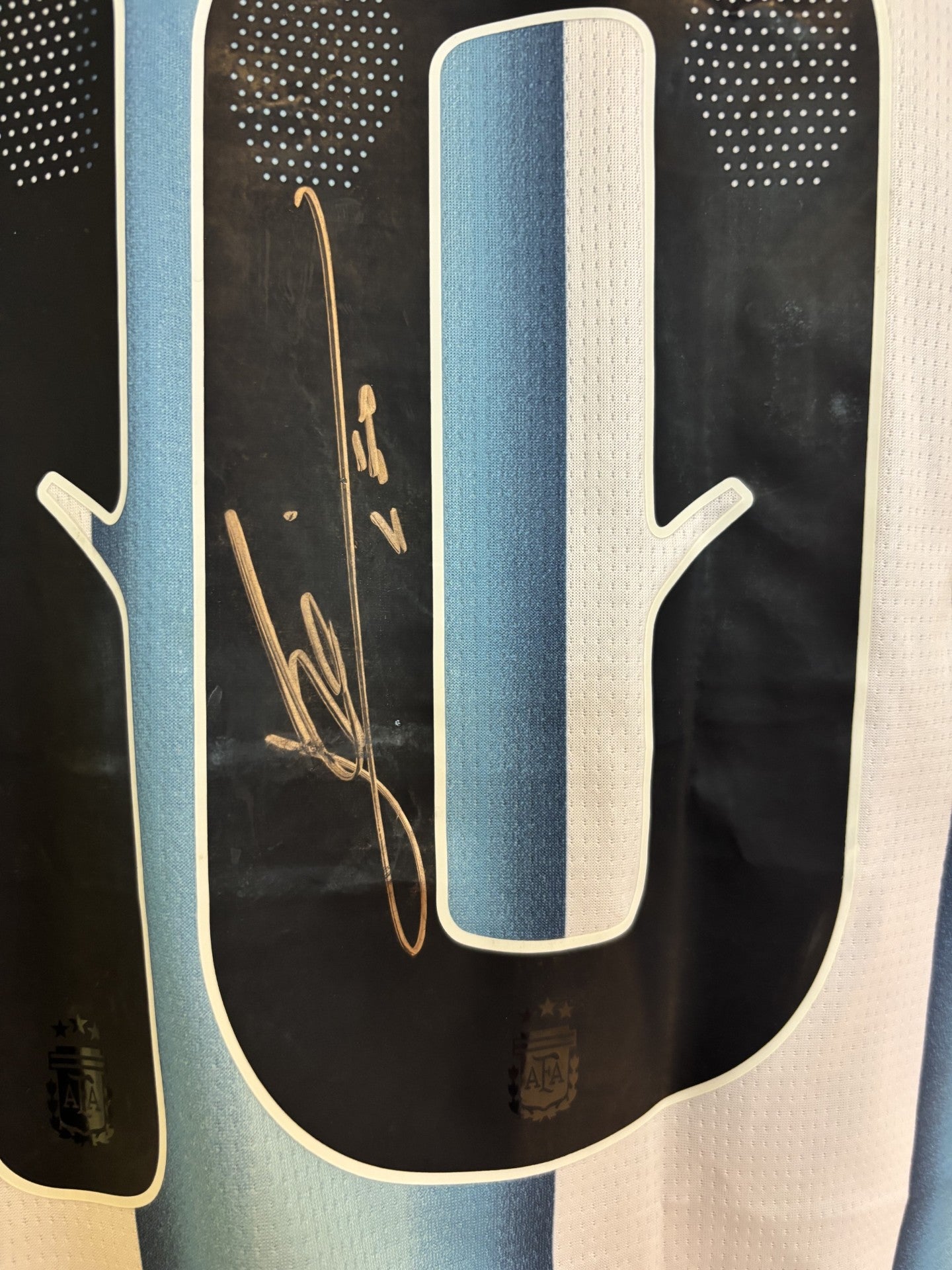 LIONEL MESSI - SIGNERT DRAKT MED EKTEHETSBEVIS/COA
