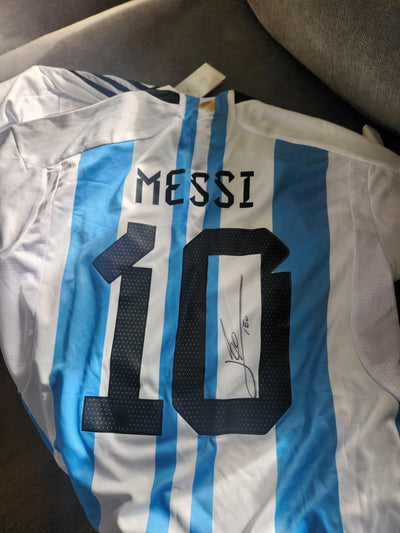 LIONEL MESSI - SIGNERT DRAKT MED EKTEHETSBEVIS/COA
