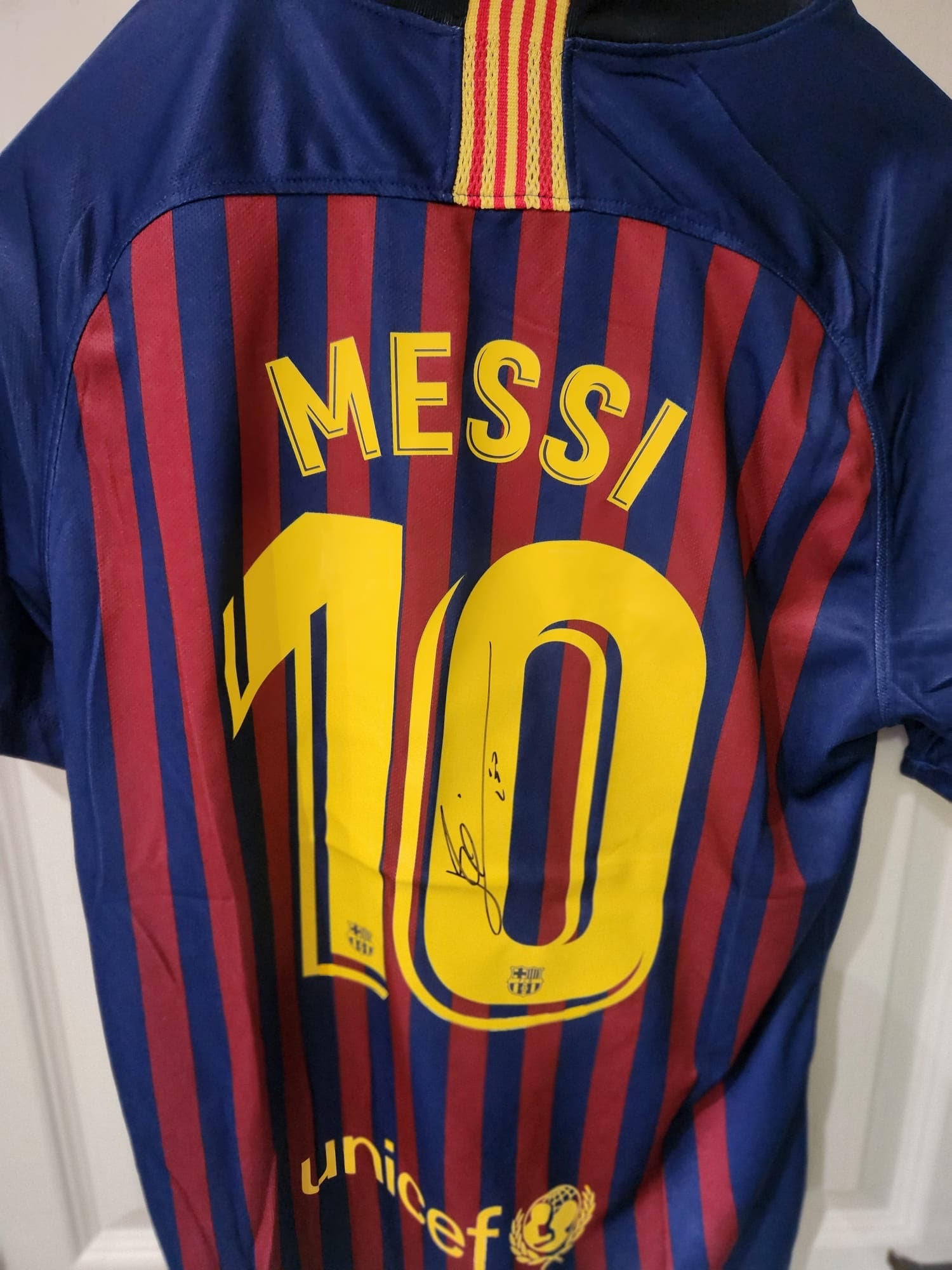 LIONEL MESSI - SIGNERT DRAKT MED EKTEHETSBEVIS/COA
