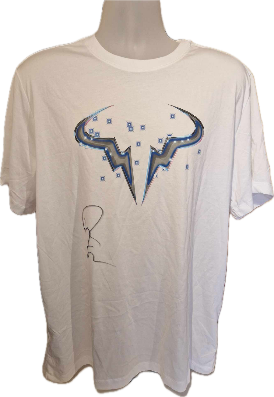 RAFAEL NADAL - SIGNERT "NADAL - RAGING BULL" T-SKJORTE MED EKTEHETSBEVIS/COA