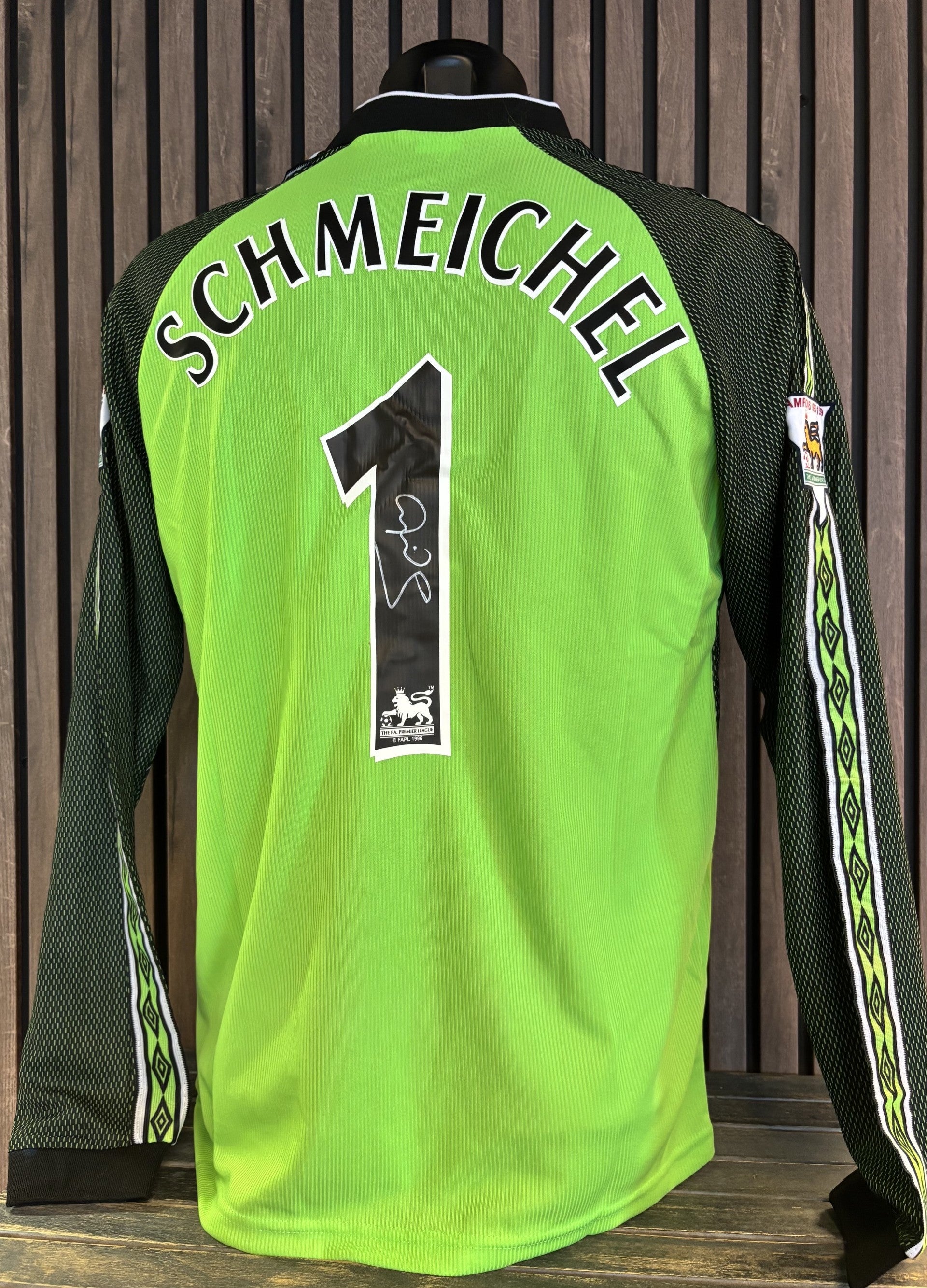 PETER SCHMEICHEL - SIGNERT DRAKT MED EKTEHETSBEVIS/COA