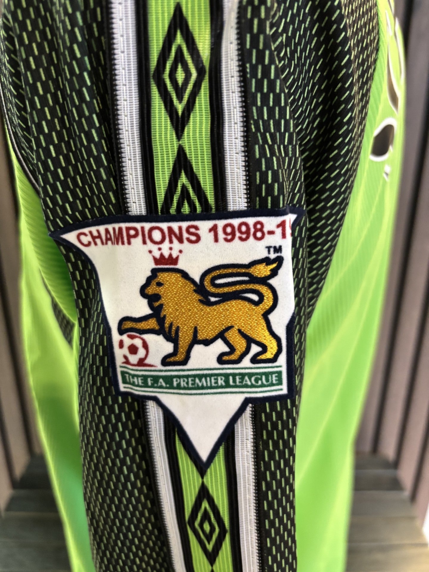 PETER SCHMEICHEL - SIGNERT DRAKT MED EKTEHETSBEVIS/COA