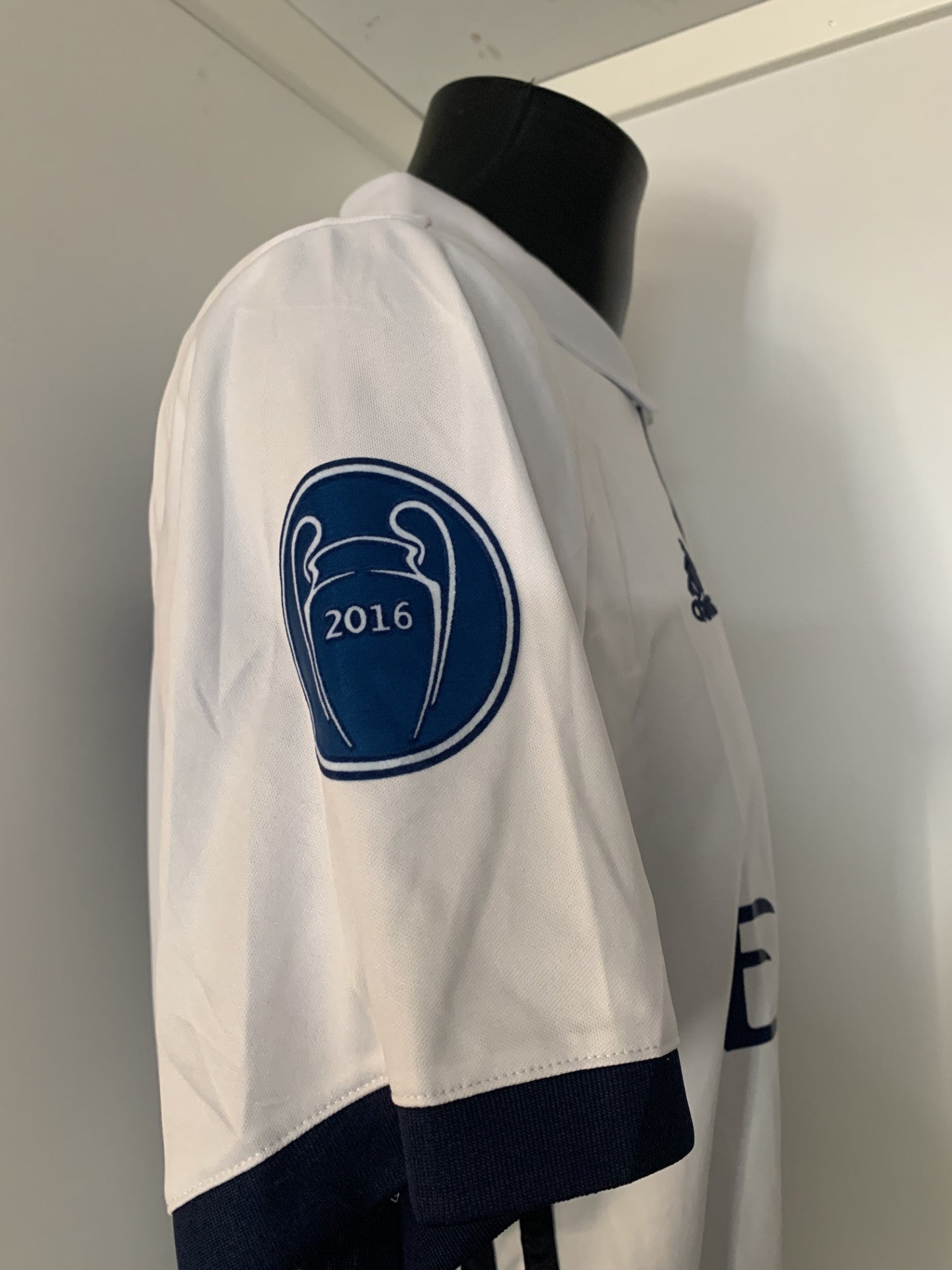 CRISTIANO RONALDO - SIGNERT DRAKT MED EKTEHETSBEVIS/COA