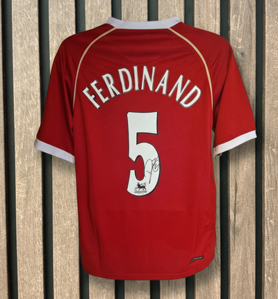 RIO FERDINAND - SIGNERT DRAKT MED EKTEHETSBEVIS/COA