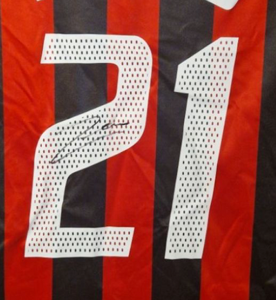 ANDREA PIRLO - SIGNERT DRAKT MED EKTEHETSBEVIS/COA
