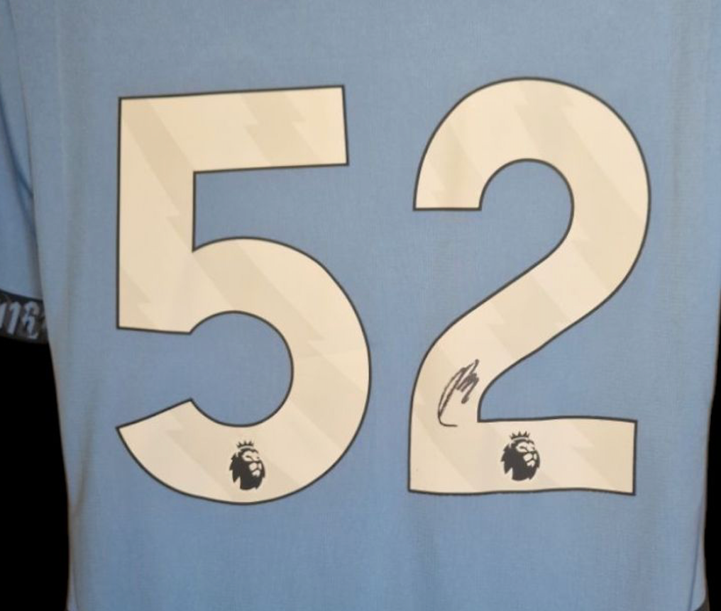 OSCAR BOBB - SIGNERT DRAKT MED EKTEHETSBEVIS/COA
