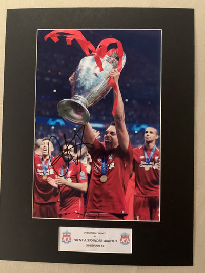TRENT ALEXANDER-ARNOLD - SIGNERT BILDE MED EKTEHETSBEVIS/COA