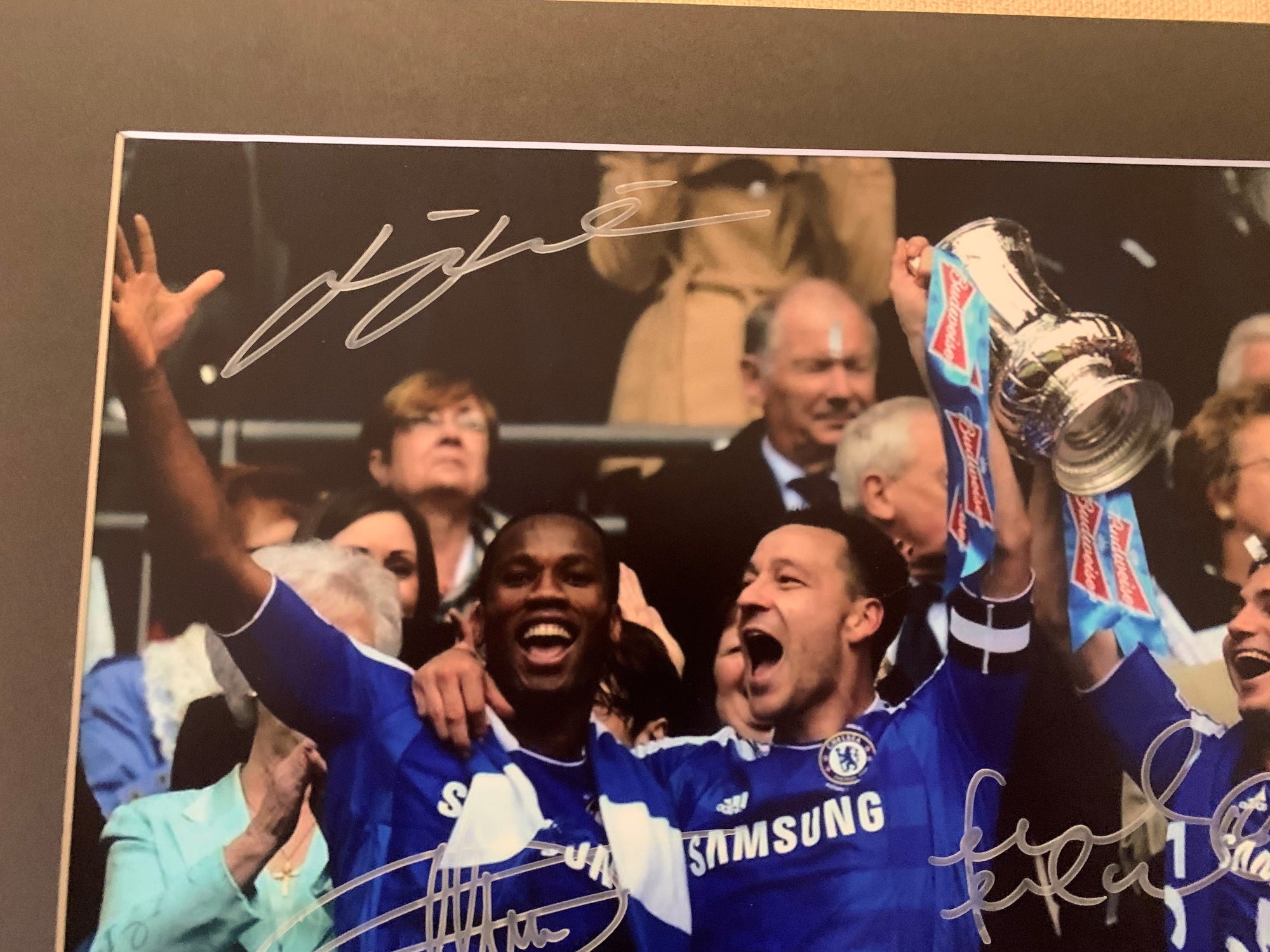 FRANK LAMPARD, JOHN TERRY & DIDIER DROGBA - TRIPPELSIGNERT BILDE MED COA/EKTEHETSBEVIS