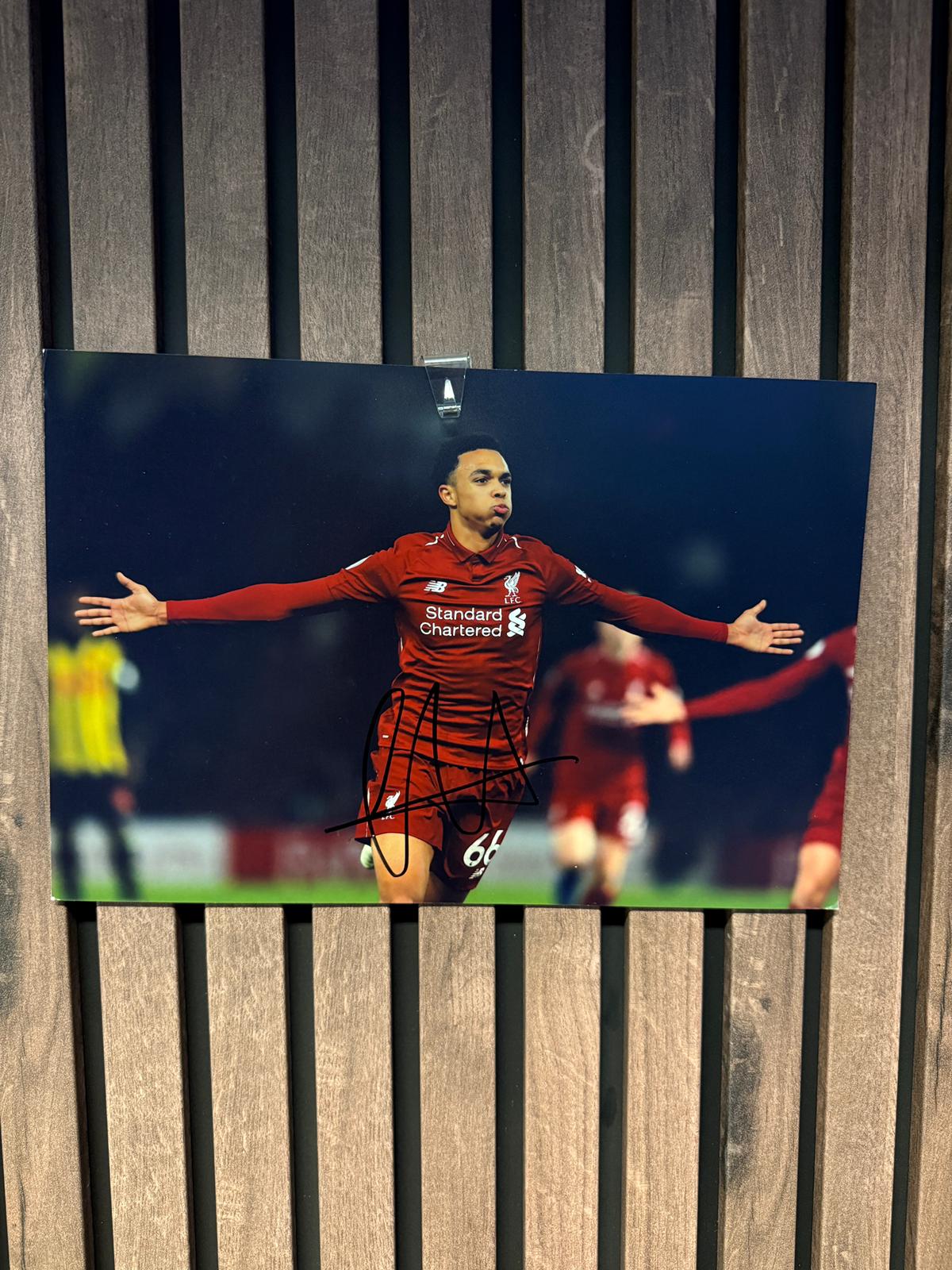 LIVERPOOL - TRENT ALEXANDER-ARNOLD - SIGNERT BILDE MED EKTEHETSBEVIS/COA