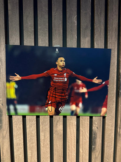 LIVERPOOL - TRENT ALEXANDER-ARNOLD - SIGNERT BILDE MED EKTEHETSBEVIS/COA