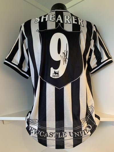 ALAN SHEARER - SIGNERT DRAKT MED COA/EKTEHETSBEVIS