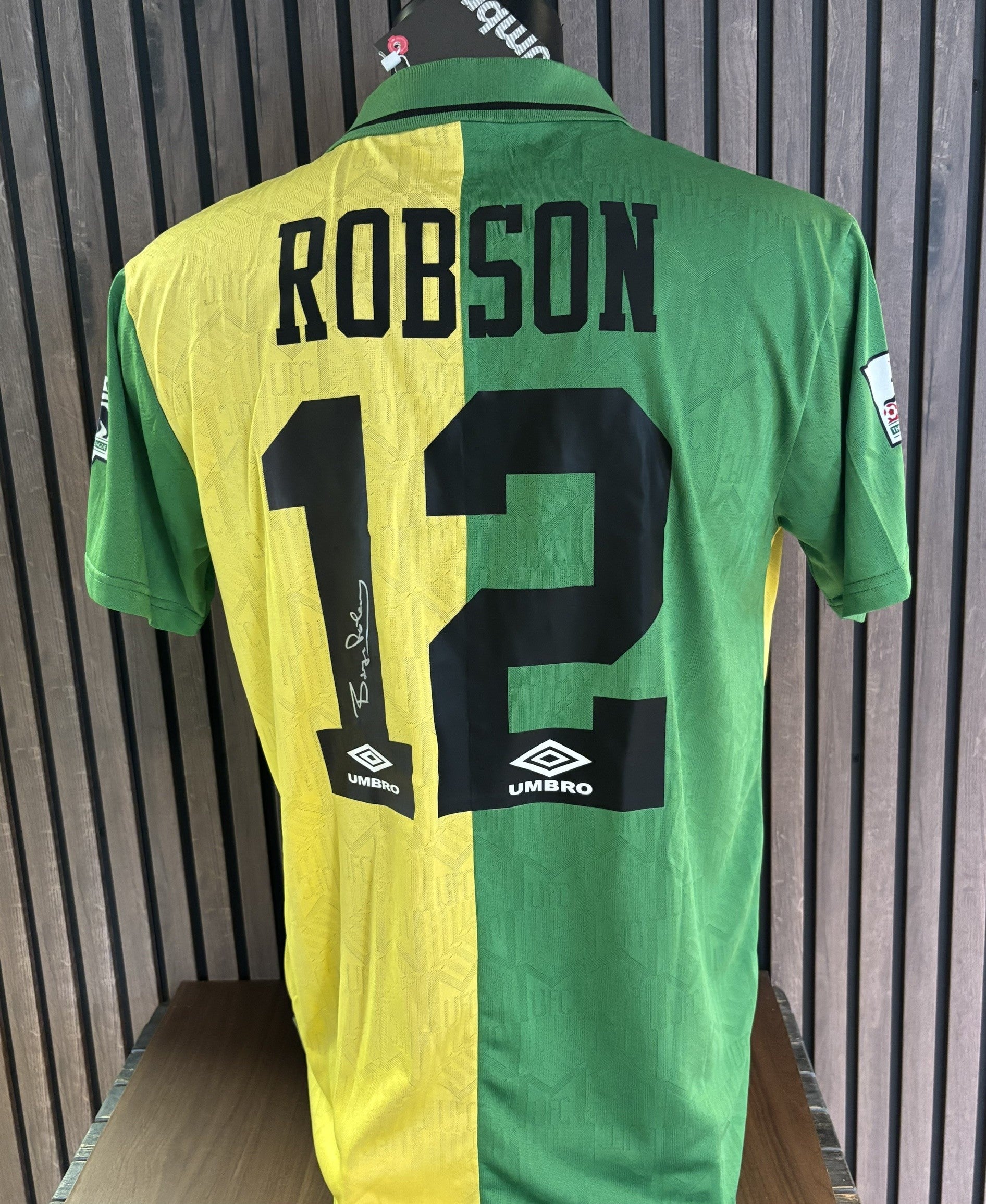 BRYAN ROBSON - SIGNERT DRAKT MED EKTEHETSBEVIS/COA