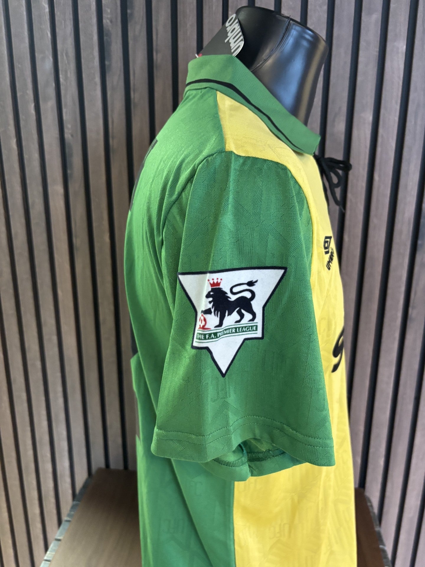 BRYAN ROBSON - SIGNERT DRAKT MED EKTEHETSBEVIS/COA