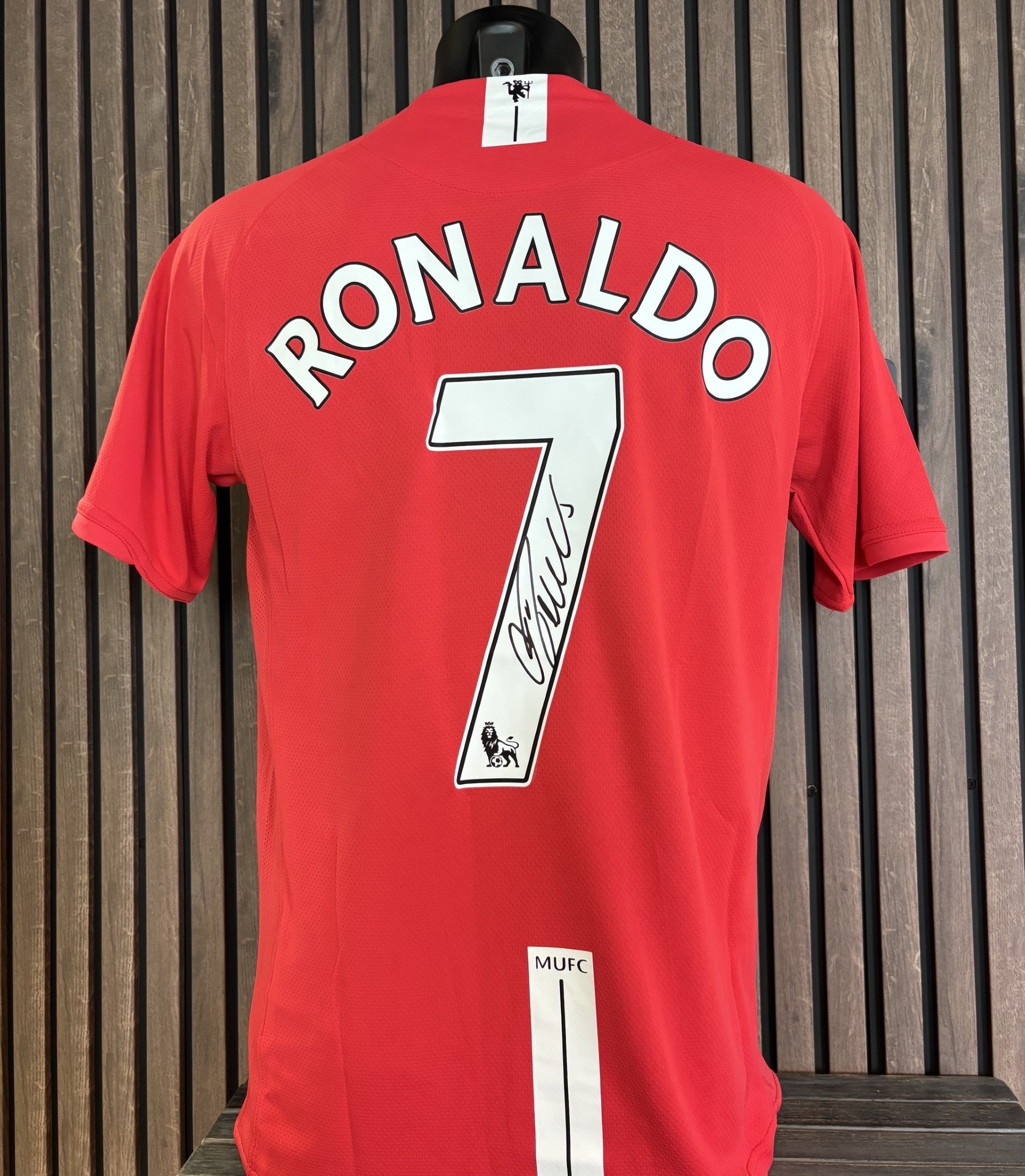 CRISTIANO RONALDO - SIGNERT DRAKT MED EKTEHETSBEVIS/COA