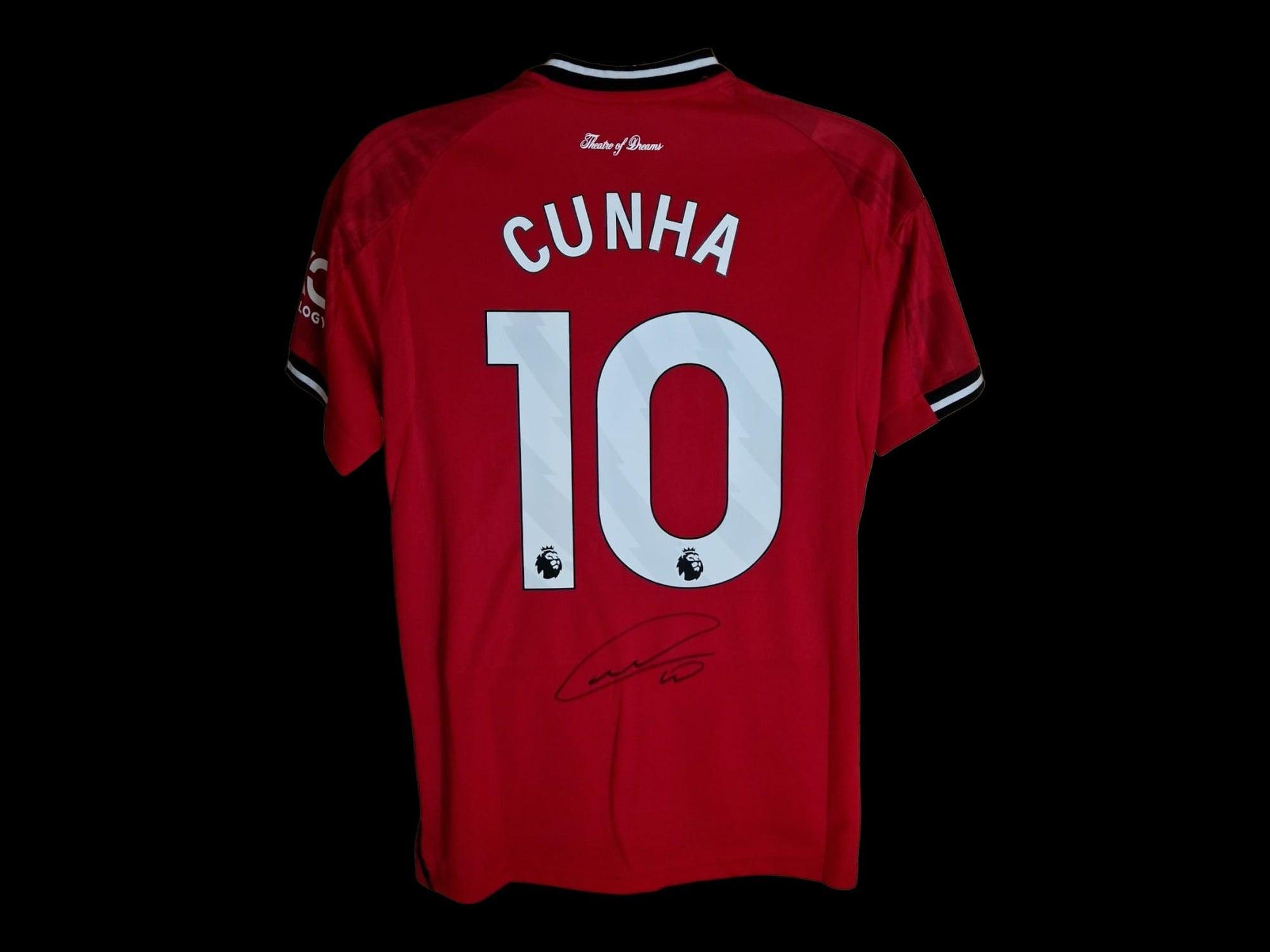 MATHEUS CUNHA - SIGNERT DRAKT MED EKTEHETSBEVIS/COA