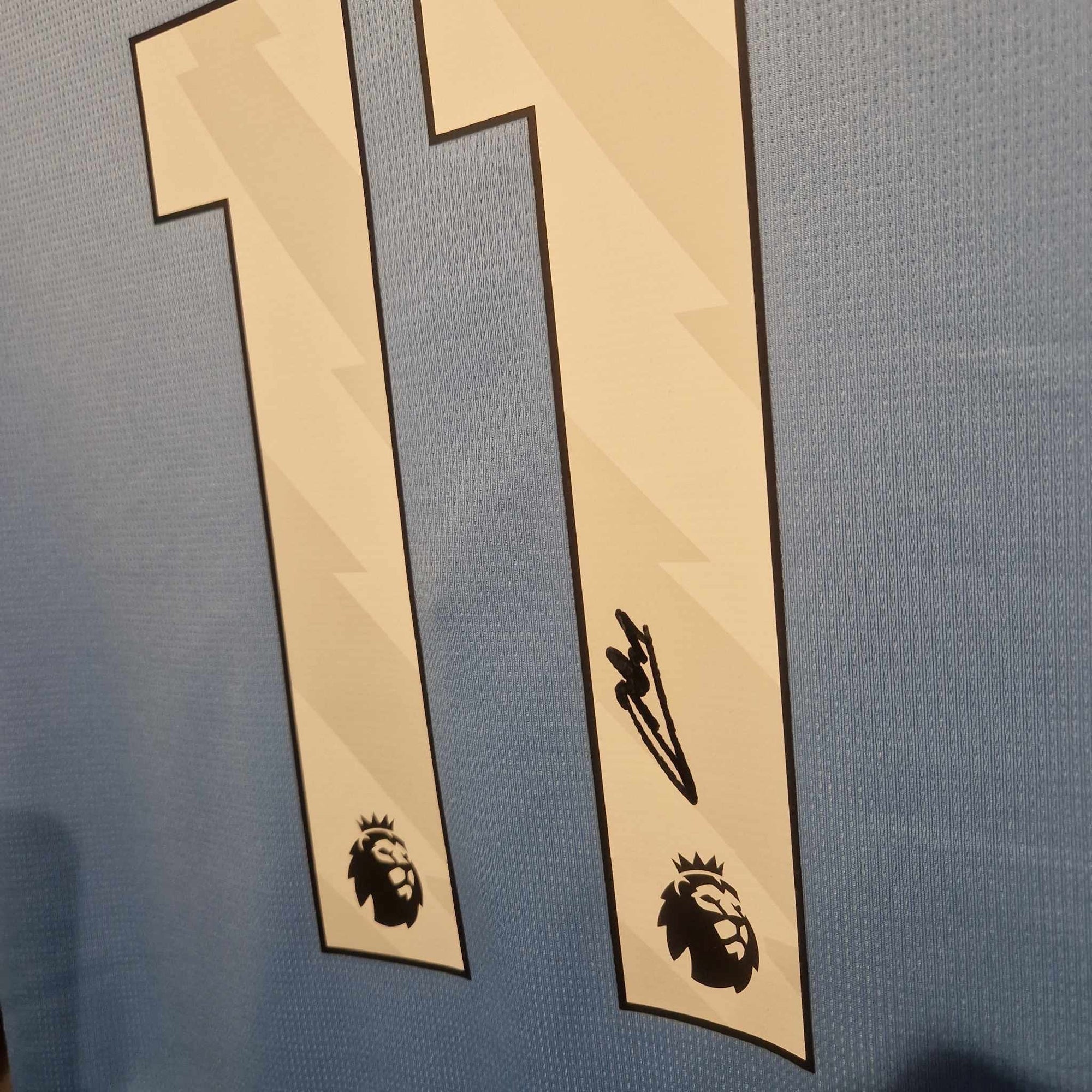 JEREMY DOKU - SIGNERT DRAKT MED EKTEHETSBEVIS/COA