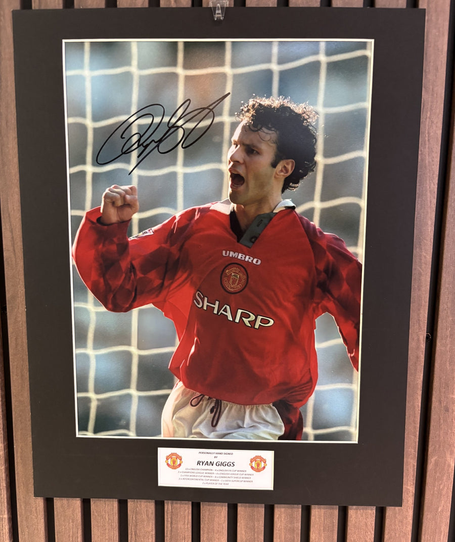 RYAN GIGGS - SIGNERT BILDE MED EKTEHETSBEVIS/COA