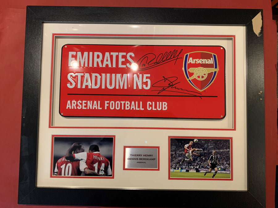 arsenal - HENRY OG BERGKAMP - "EMIRATES" STREET SIGN - UTEN COA