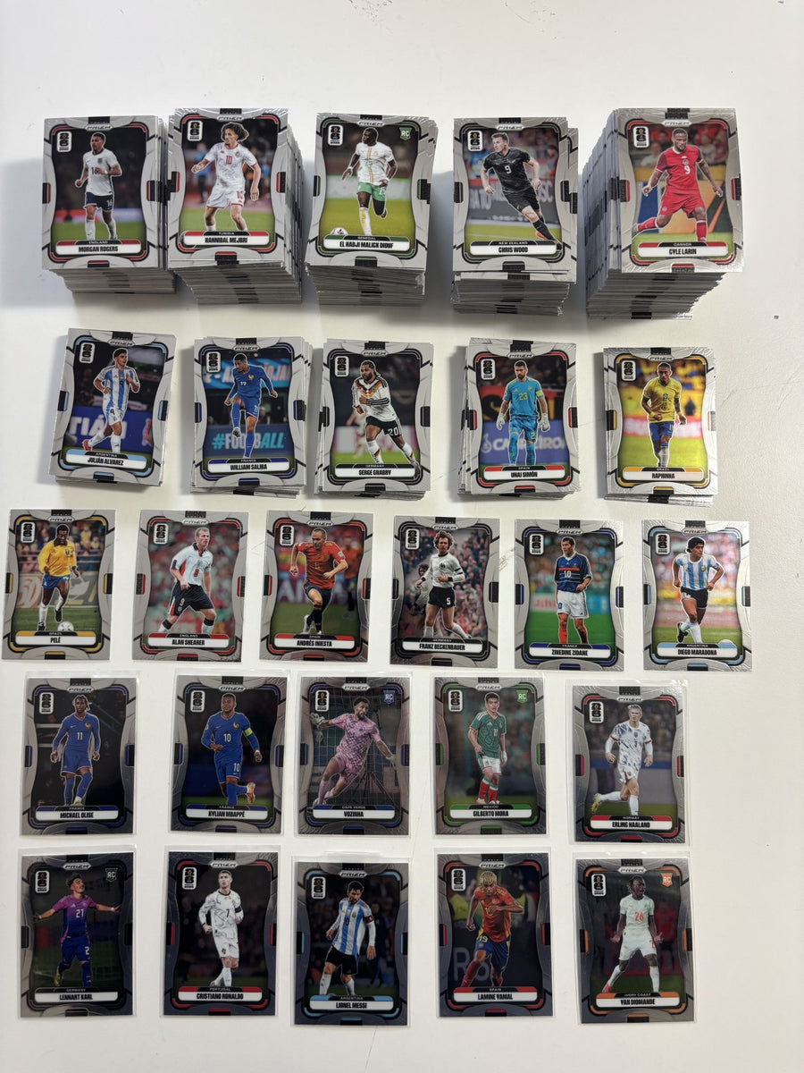 000. PANINI PRIZM FIFA WORLD CUP 2026 - KOMPLETT SETT MED 500 STK BASEKORT