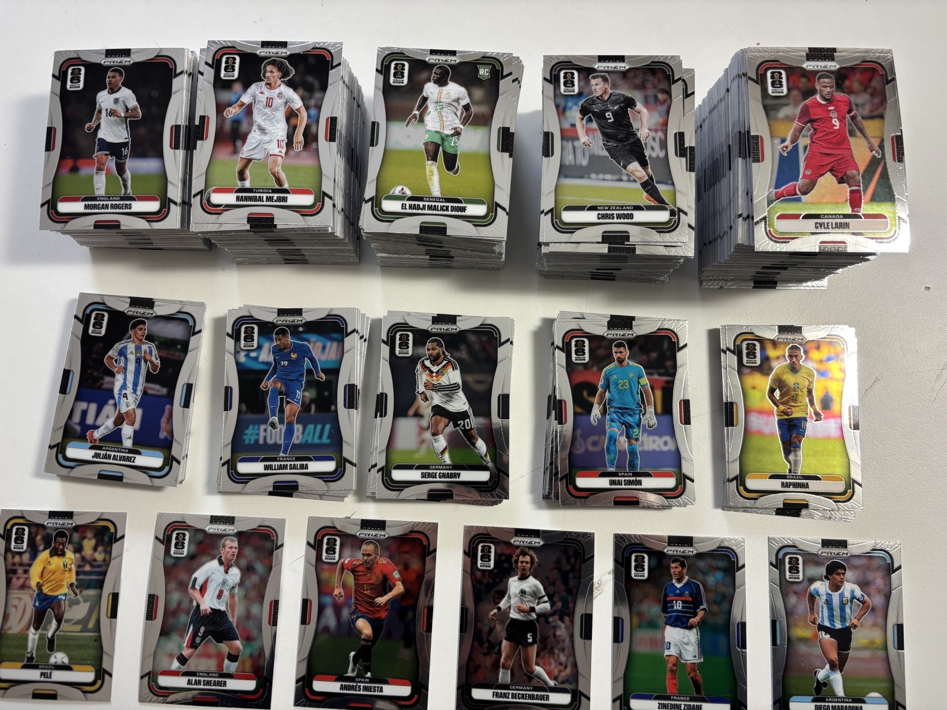 000. PANINI PRIZM FIFA WORLD CUP 2026 - KOMPLETT SETT MED 500 STK BASEKORT