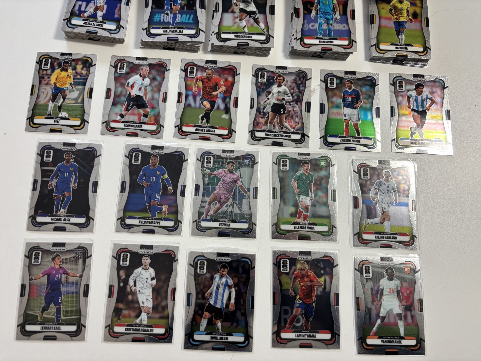 000. PANINI PRIZM FIFA WORLD CUP 2026 - KOMPLETT SETT MED 500 STK BASEKORT