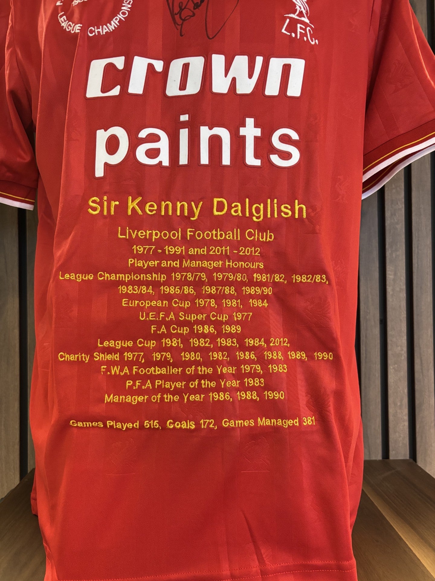 SIR KENNY DALGLISH -HONOURS SHIRT -  SIGNERT DRAKT MED EKTEHETSBEVIS/COA