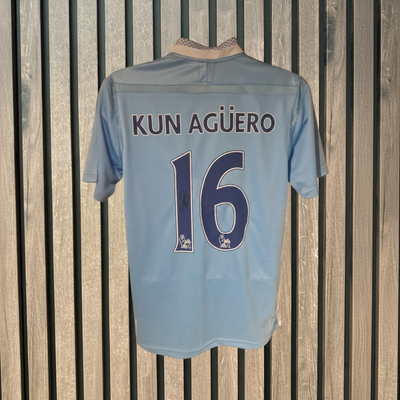 Kun Agüero shirt with wooden background