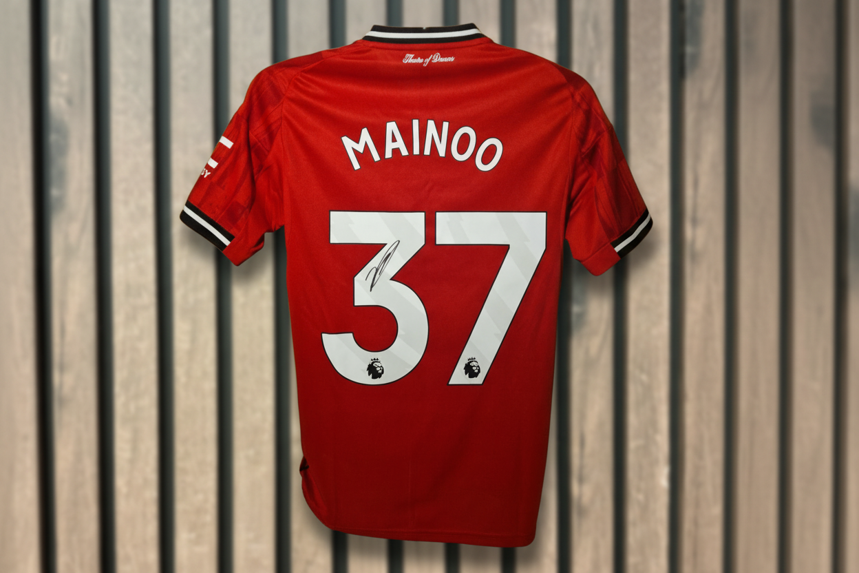Mainoo shirt on wooden background