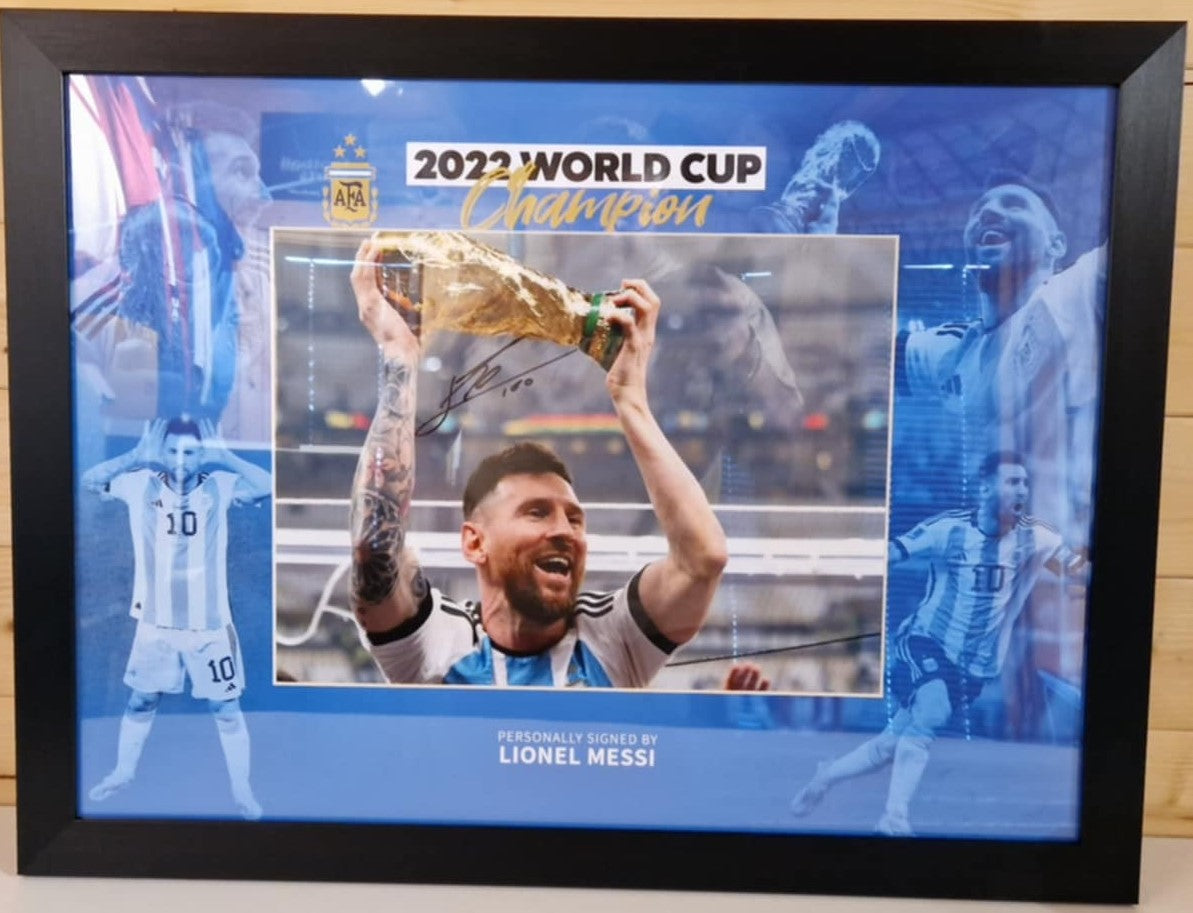 LIONEL MESSI - SIGNERT BILDE I "ART-FRAME" MED EKTEHETSBEVIS/COA